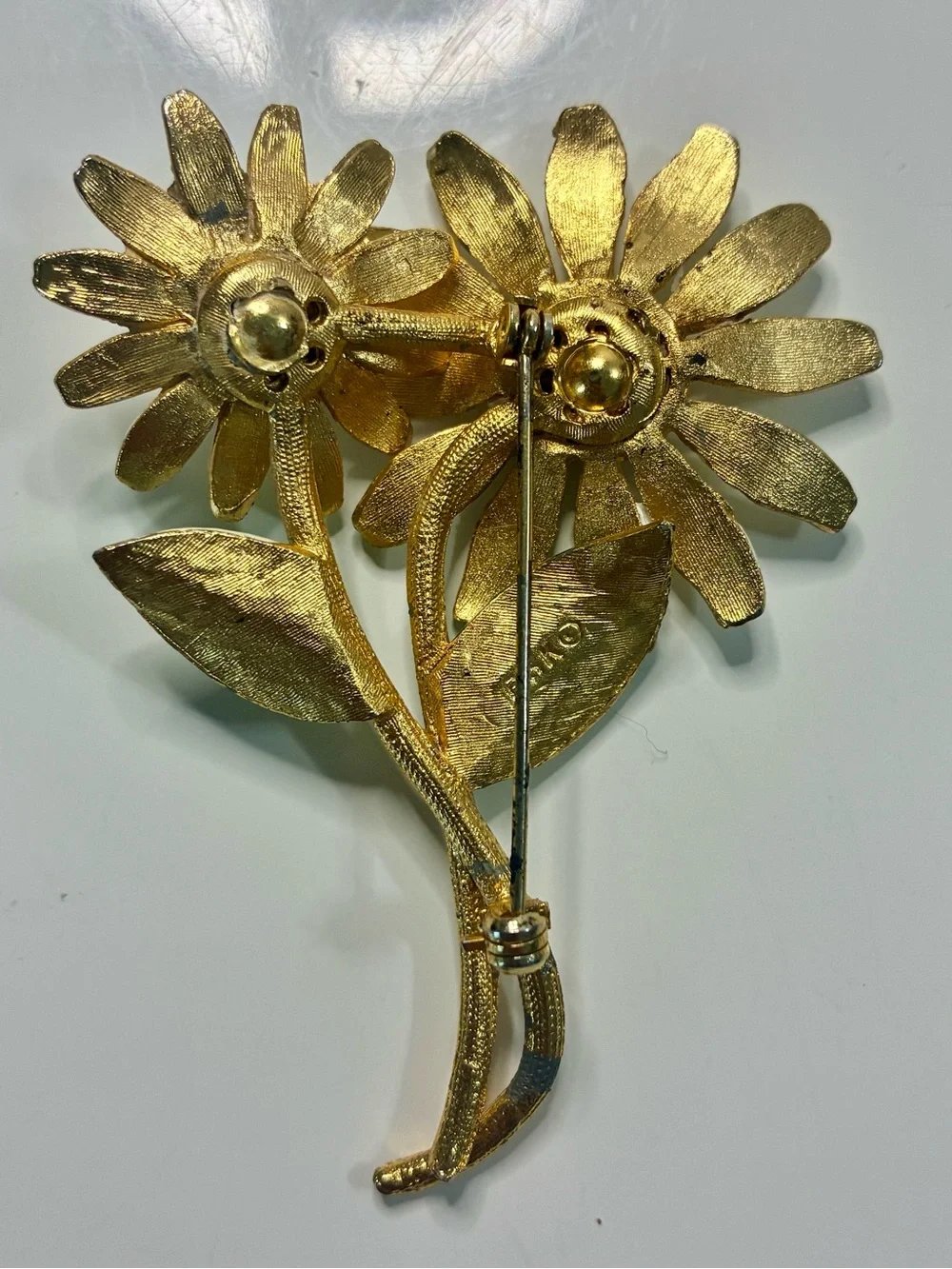Retro Gold-Tone White Daisy Flower Brooch with Green Enamel Leaves MCM Hippie